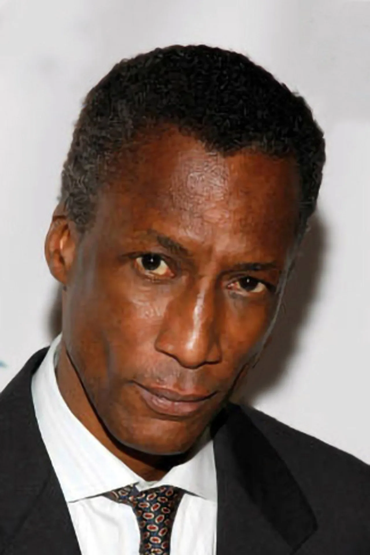 Imagem de Michael Wright — Michael Wright, 70: Black Lightning vs V — o que sua partida revela?