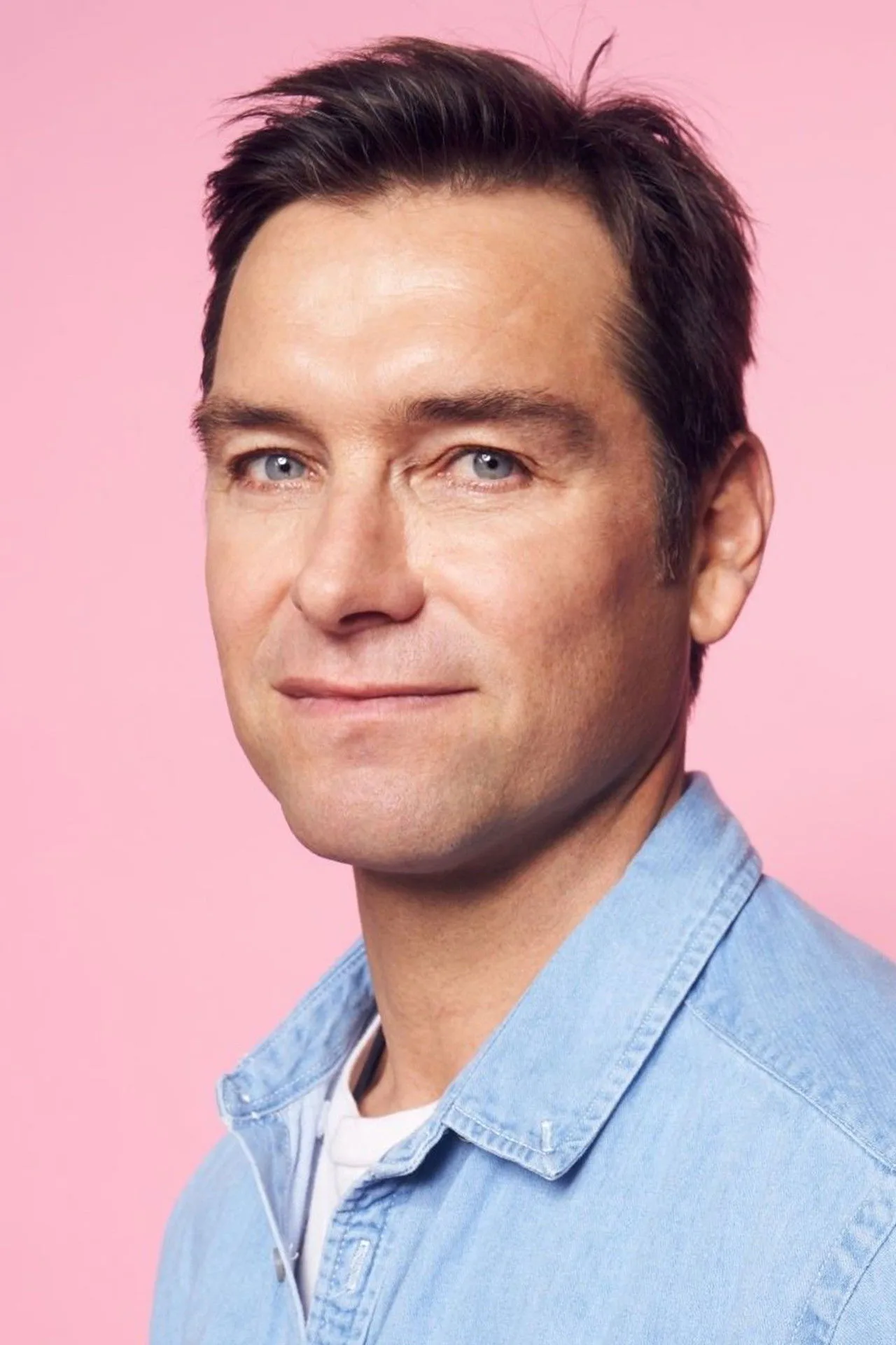 Imagem de Antony Starr — Antony Starr brilha em drama neozelandês com nota perfeita no Rotten T