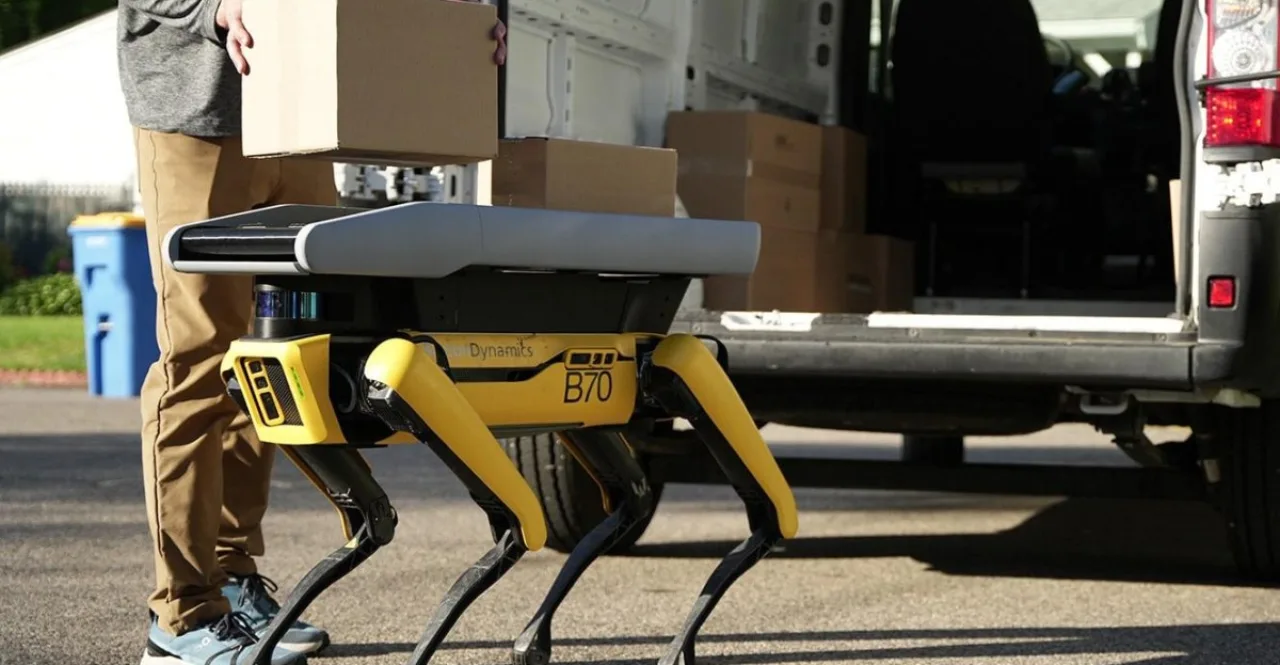 Imagem ilustrativa: Spot da Boston Dynamics entrega pacotes: teste com cinta transportadora