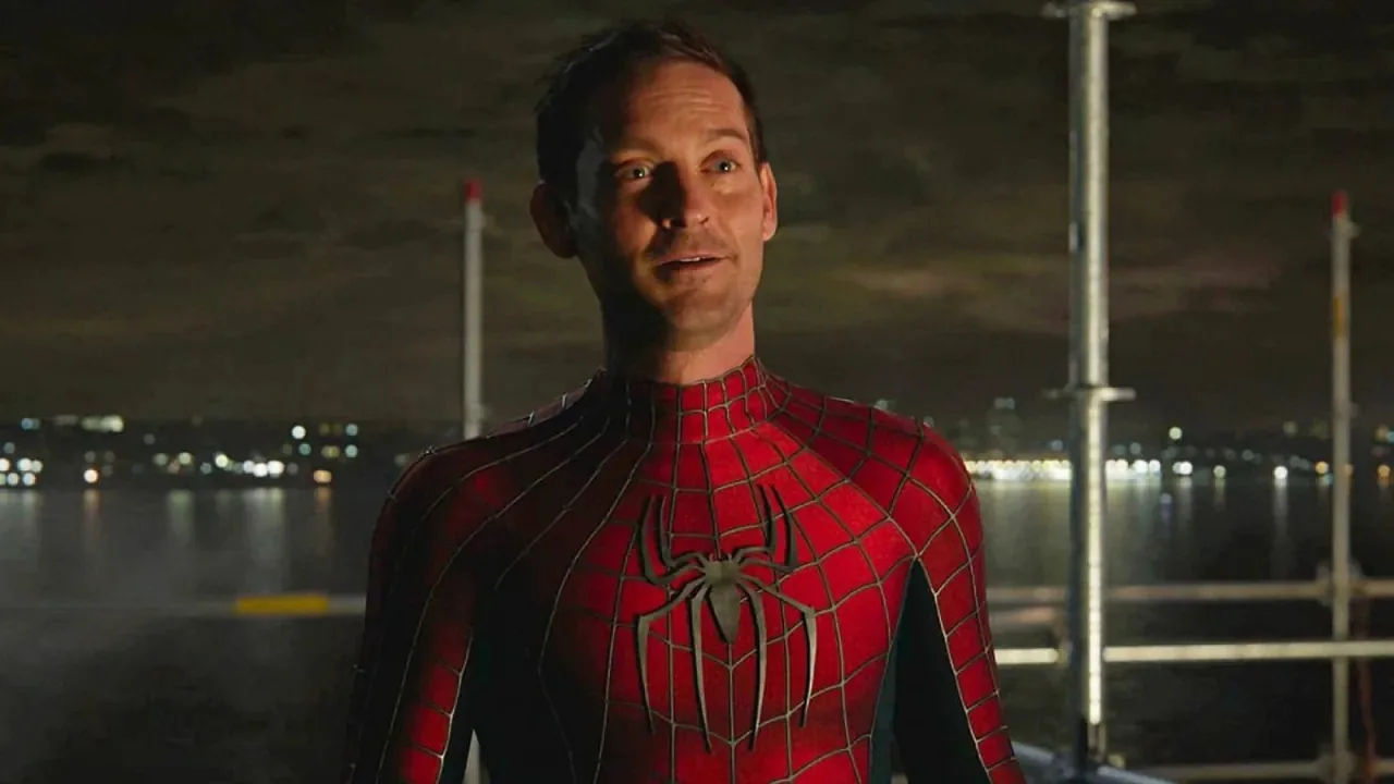Imagem ilustrativa: Tobey Maguire no Avengers: Doomsday? Por que substituir Tom Holland seria um desserviço