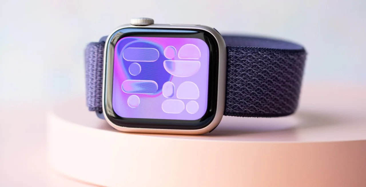 Apple Watch SE 3 de 40 mm ao lado do selo Prime Day da Amazon, destacando o desconto de US$ 50