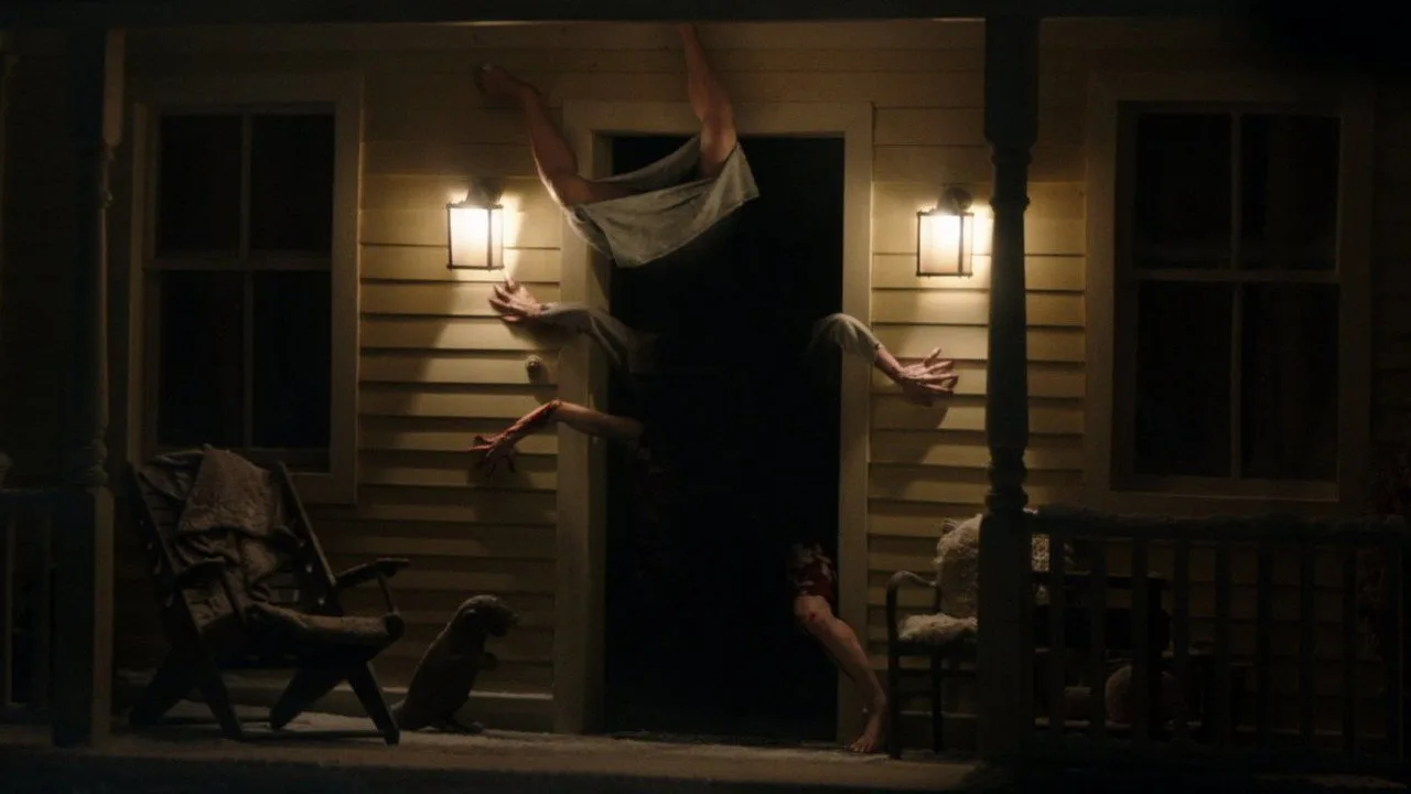 Imagem de Resident Evil — Resident Evil de Zach Cregger: a cena de zumbi que mudou tudo (e o que