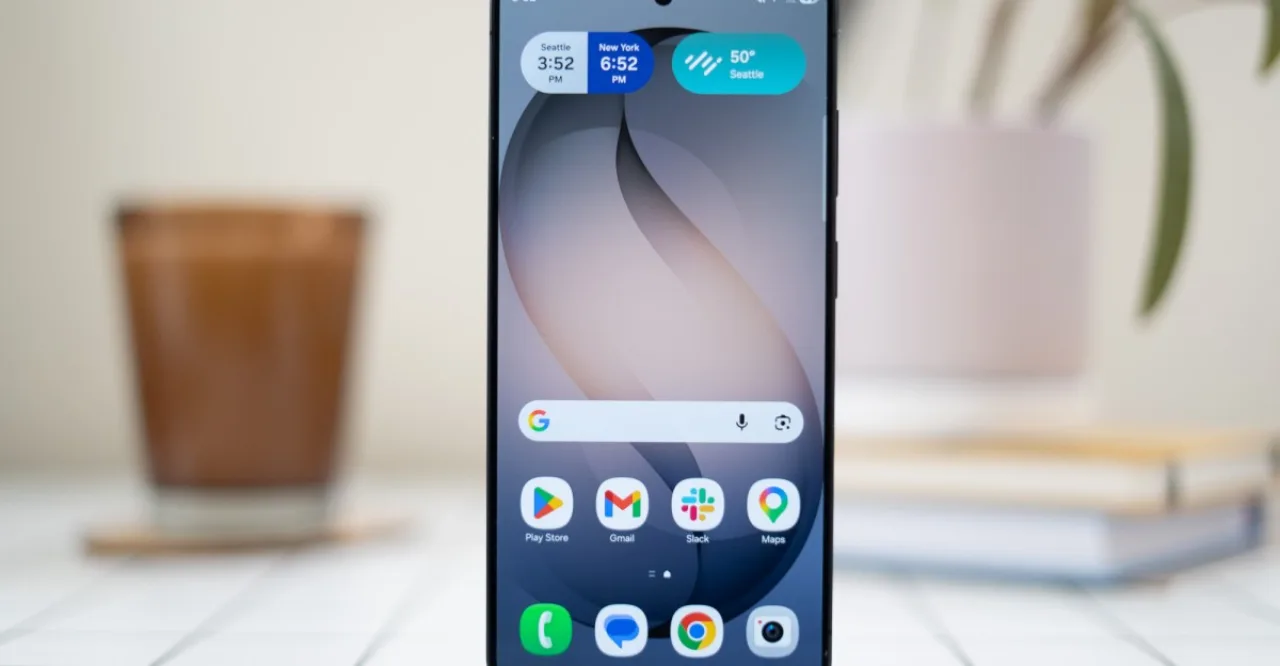 Samsung Galaxy S26 Ultra preto ao lado do logo da Amazon exibindo preço de US$950