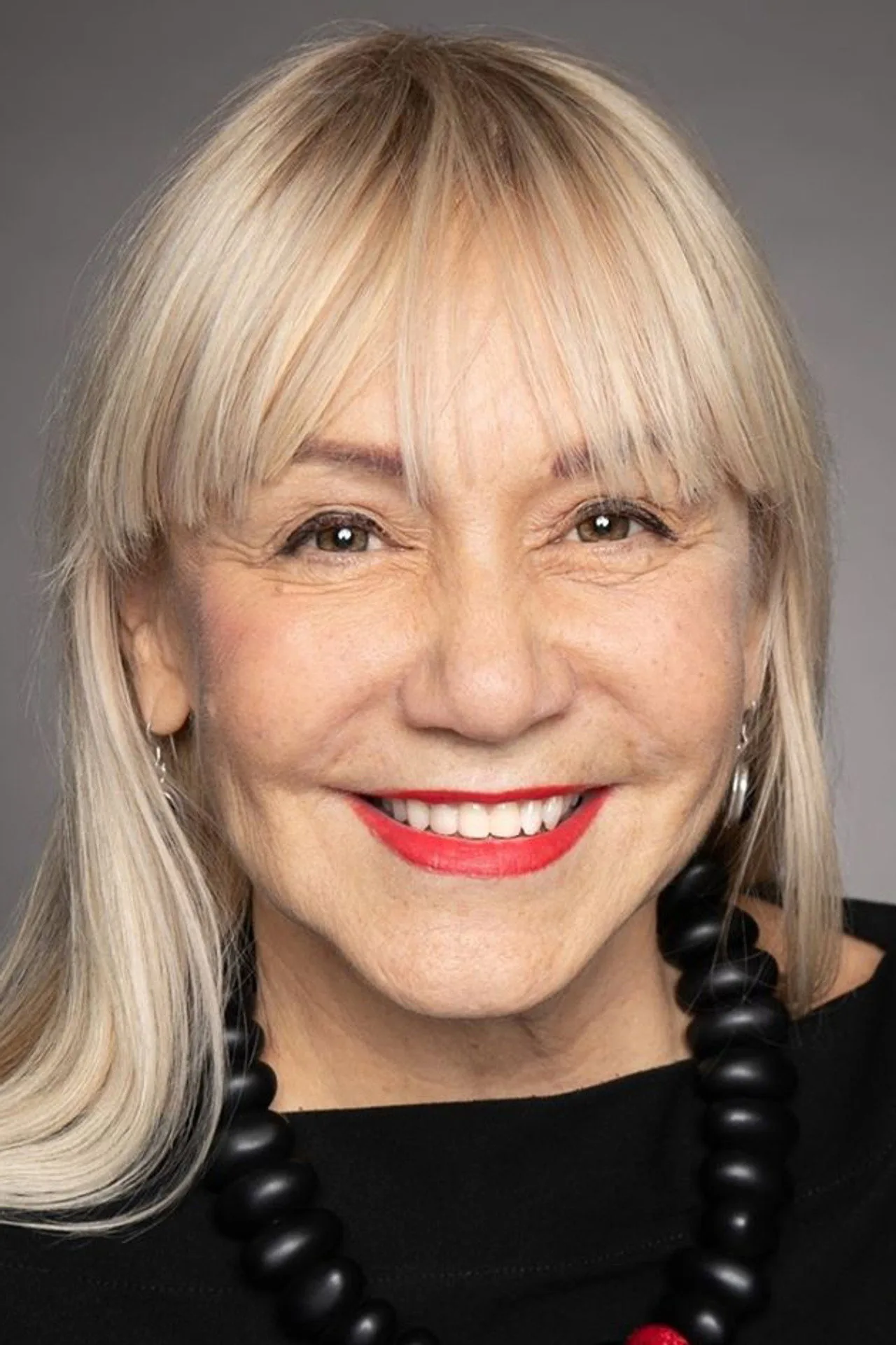 Imagem de Lenore Zann — Lenore Zann cumprimenta Inde Navarrette: o que a troca de voz da Rogue