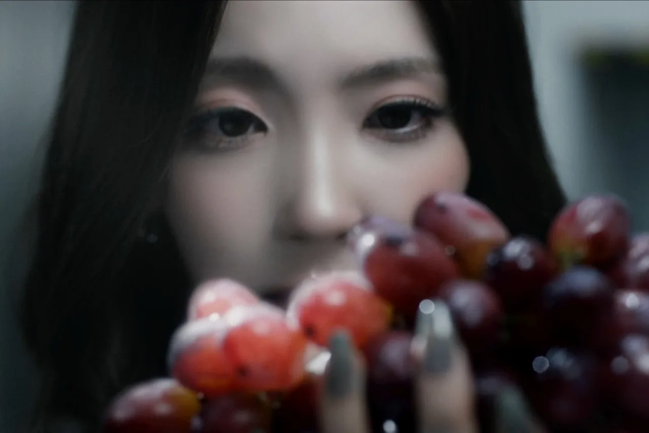 Imagem ilustrativa: NiziU: comeback coreano em 28/09 e o que o trailer de “Sour Grapes” revela
