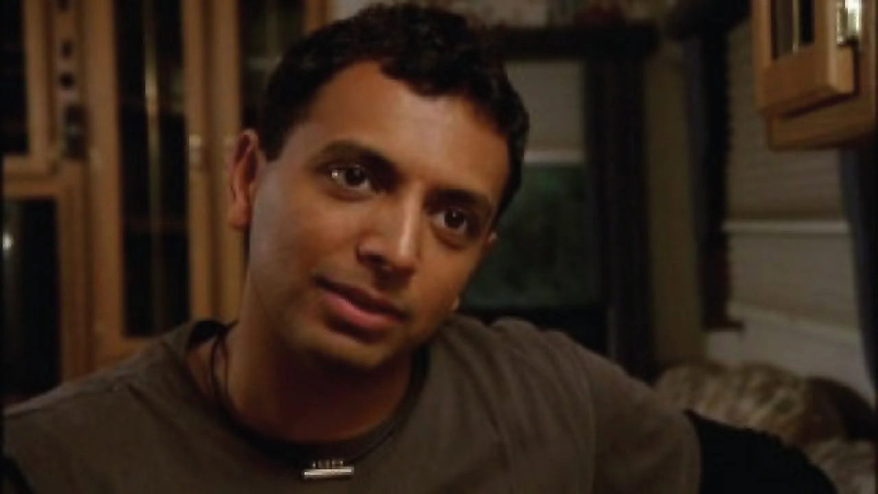 Imagem de M. Night Shyamalan — Signs (2002): o twist que dividiu fãs e acabou enfraquecendo a marca S
