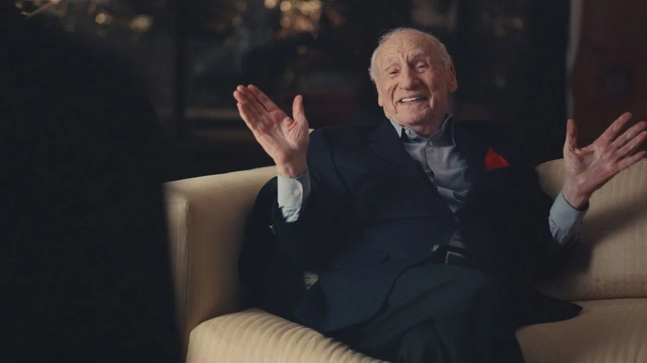 Imagem de Mel Brooks — Mel Brooks: a frase sobre tragédia que revela o que realmente faz rir