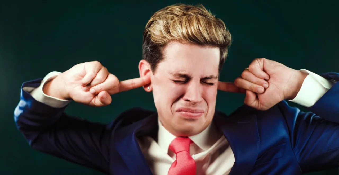 Imagem ilustrativa: Milo Yiannopoulos deportado: por que foi detido e o que vem a seguir?