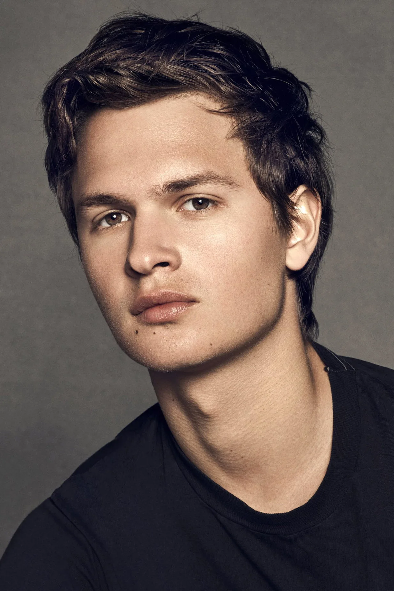 Imagem de Ansel Elgort — Tom Holland ficou 'furioso' ao perder papel — o filme tem 0% no Rotten