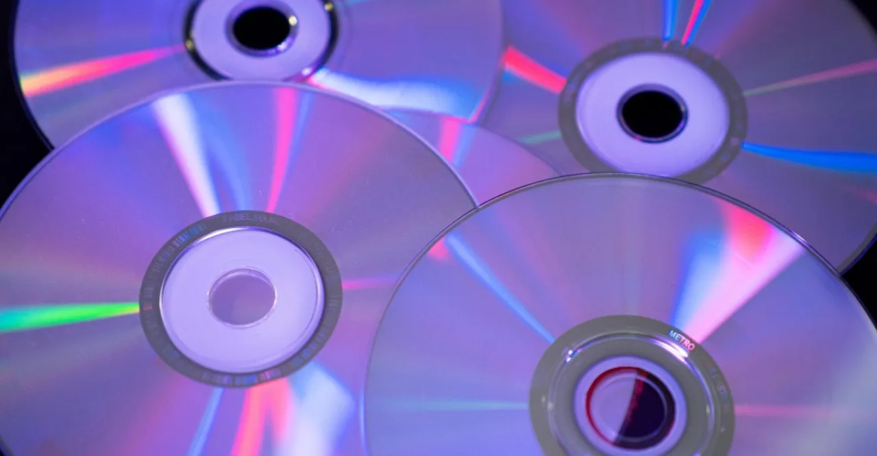 Imagem ilustrativa: CDs em alta: por que as vendas estão crescendo e o que isso revela para fãs e colecionadores