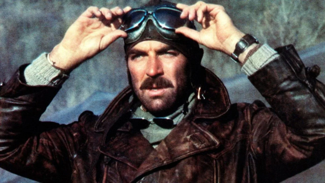 Imagem de High Road to China — High Road to China (1983): Por que o filme de Tom Selleck ainda surpre