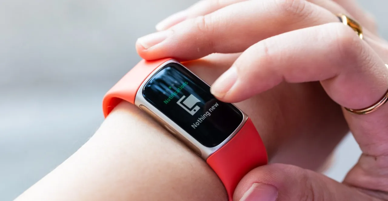 Imagem ilustrativa: Fitbit Charge 6, Ace LTE e Air: comparativo completo de preços e recursos