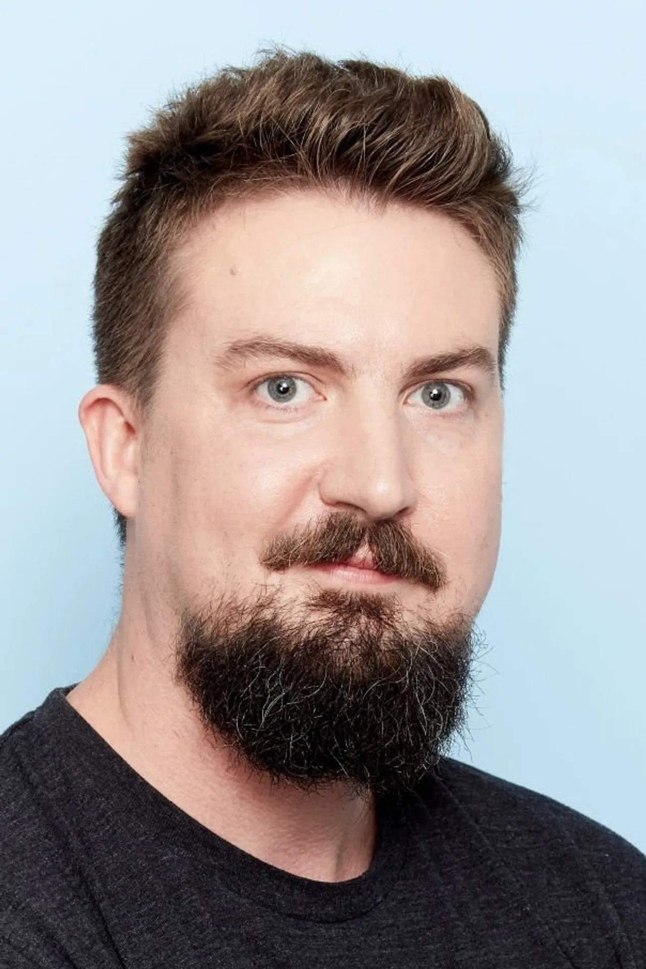 Imagem de Adam Wingard — Onslaught: novo filme de Adam Wingard compartilha universo com The Gue