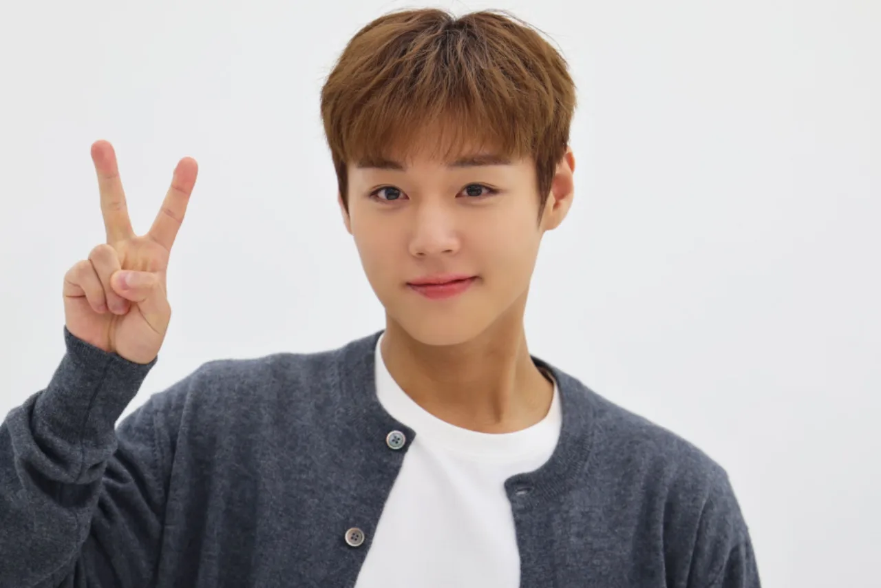 Imagem ilustrativa: Park Ji Hoon lança Light Stick V2: o que muda e por que gera polêmica