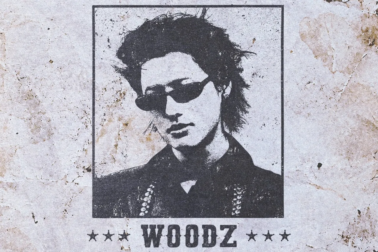 Cho Seung Youn (WOODZ) aparece cantando, com microfone, ao fundo o título “Come into my world!” em neon