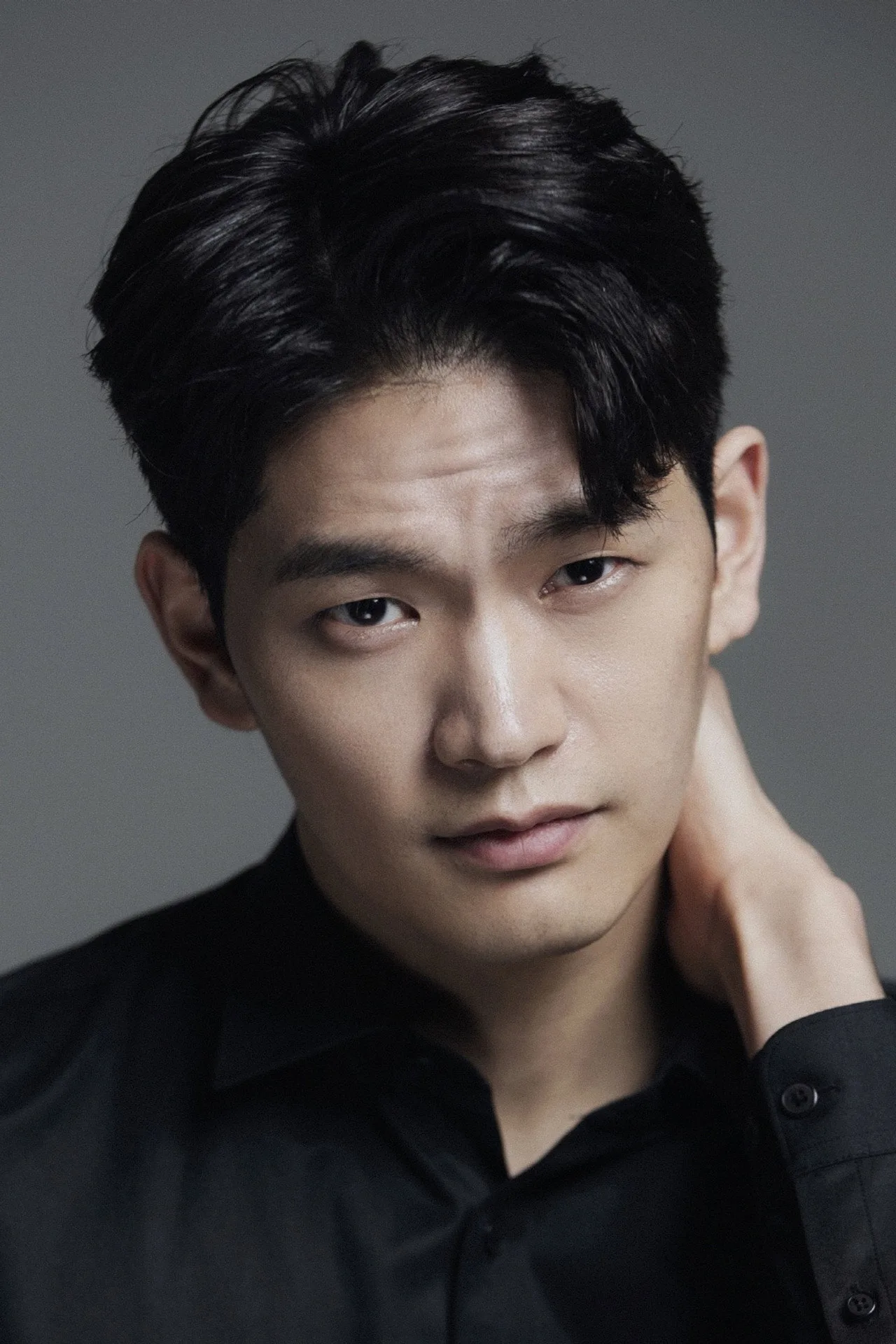 Imagem de Kang Sang Jun — Flex x Cop 2: Ahn Bo Hyun segura lâmina nua no palco — o que muda no c