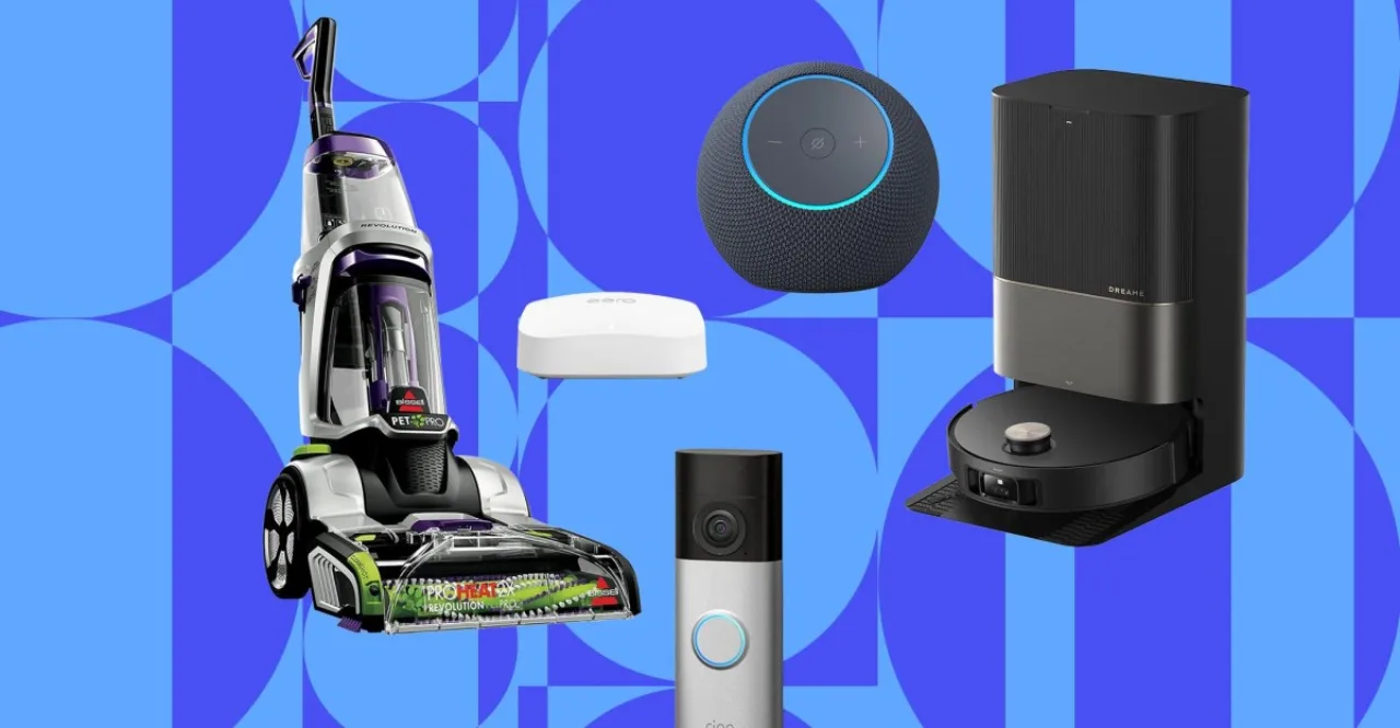 Echo, Fire TV Stick e Kindle ao lado do logo Prime, com etiquetas de desconto em fundo azul da campanha Prime Day