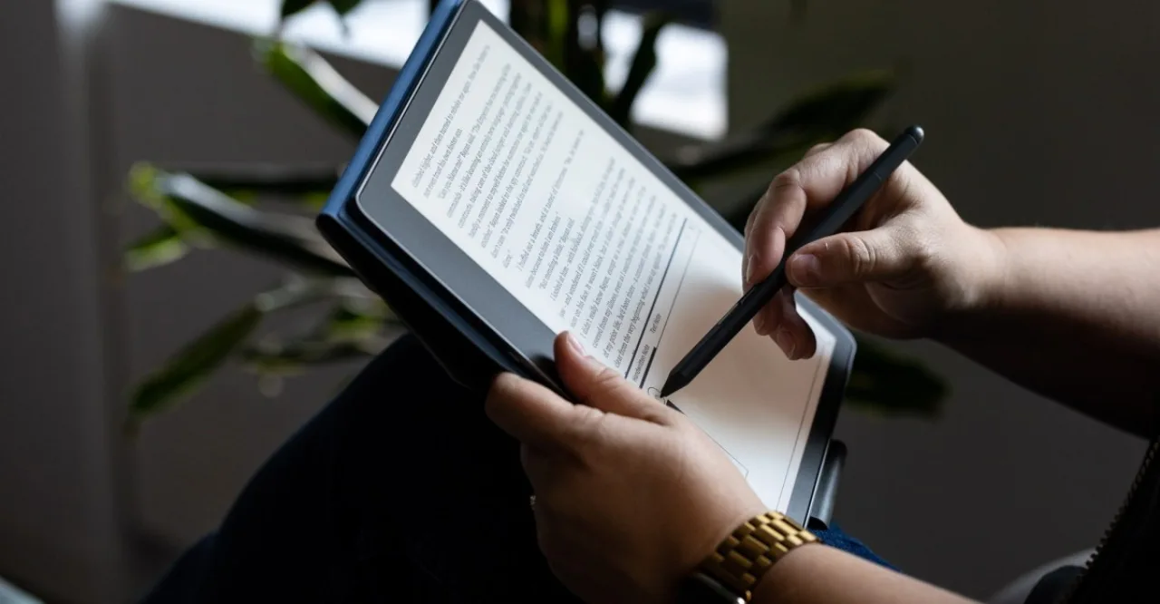 Imagem ilustrativa: Kindle Scribe recondicionado por R$150: vale a pena frente ao Paperwhite e tablets?