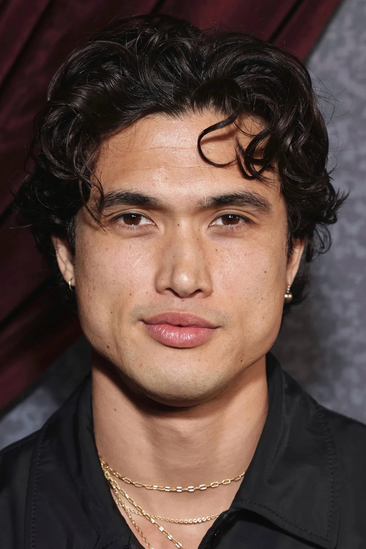 Imagem de Charles Melton — Charles Melton sai de Beast no MCU; Peter Claffey assume