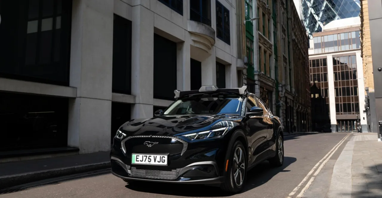 Imagem ilustrativa: Uber vs Waymo: quem lidera o robotaxi em Londres?