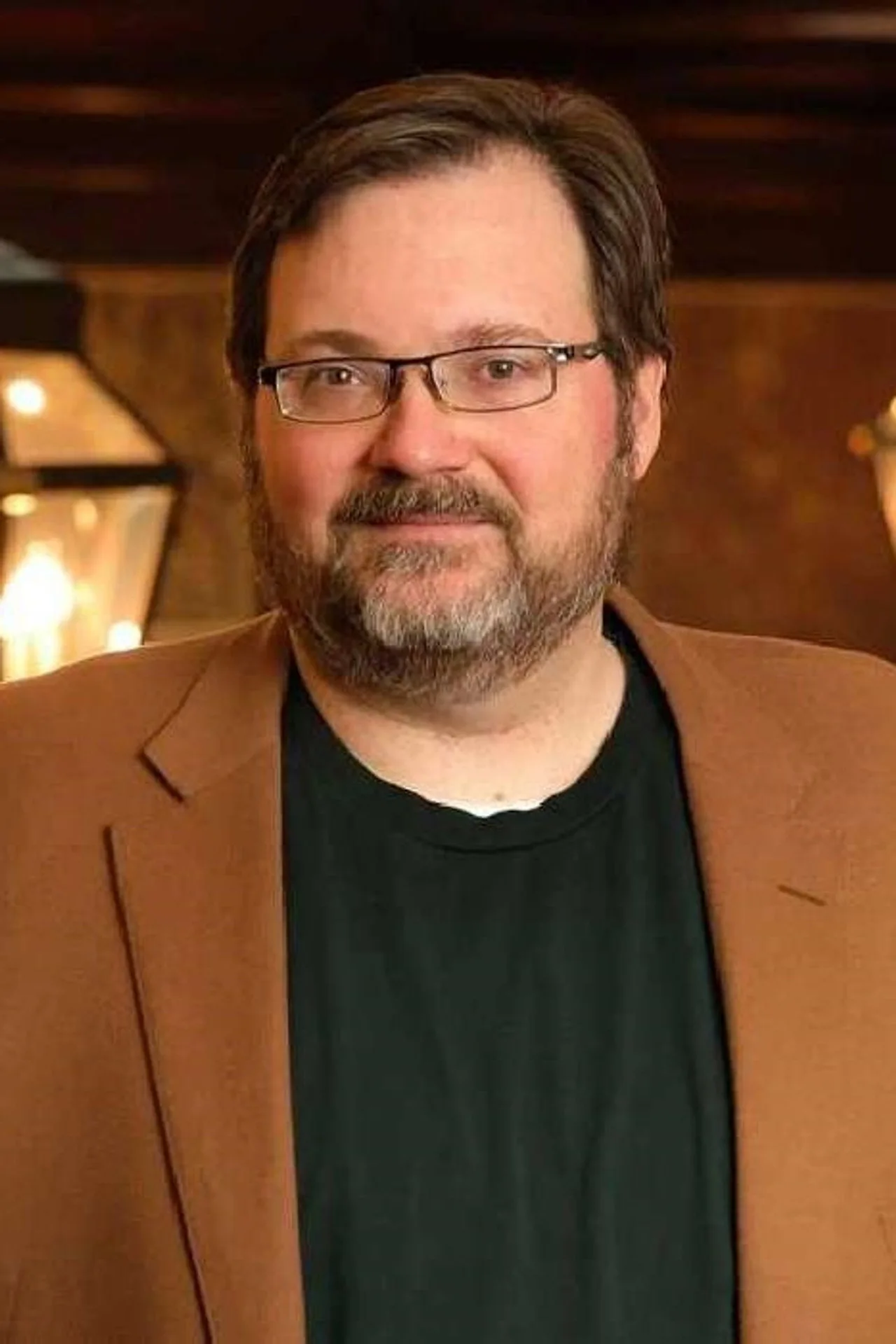 Imagem de Brandon Sanderson — Stormlight Archive: Apple TV anuncia temporadas de 10 episódios