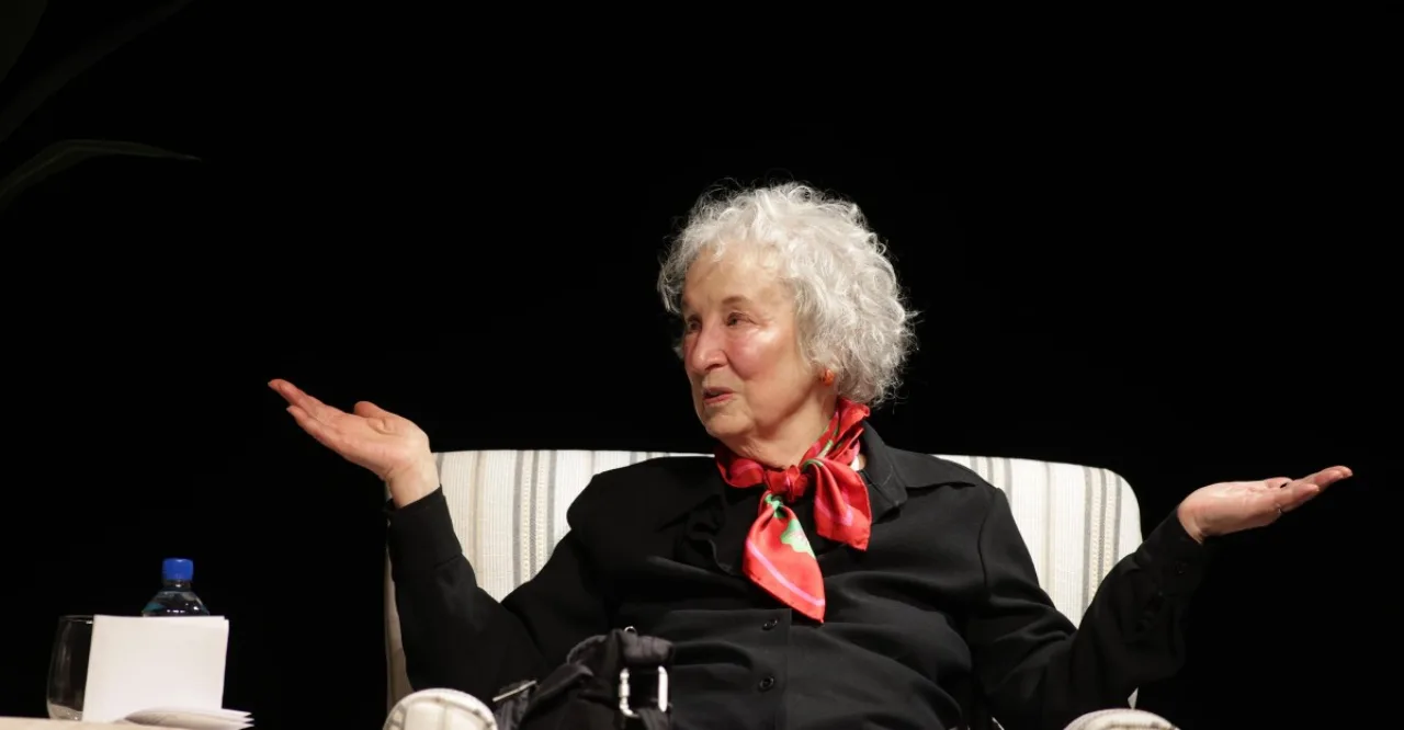 Imagem ilustrativa: Margaret Atwood critica IA: "garbage in, garbage out"