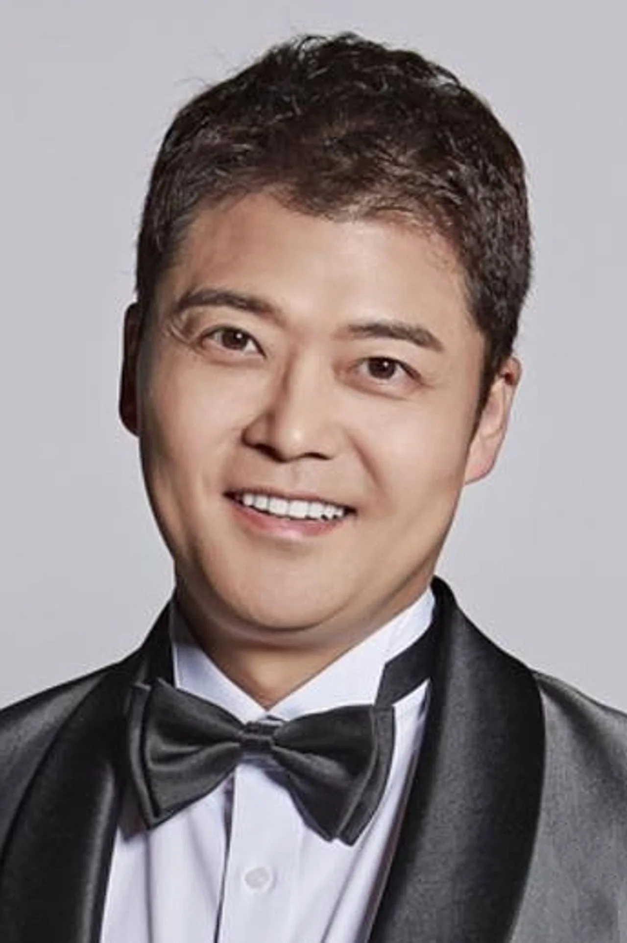 Imagem de Jun Hyun Moo — Jun Hyun Moo em Almaty: viagem real ou encenação?