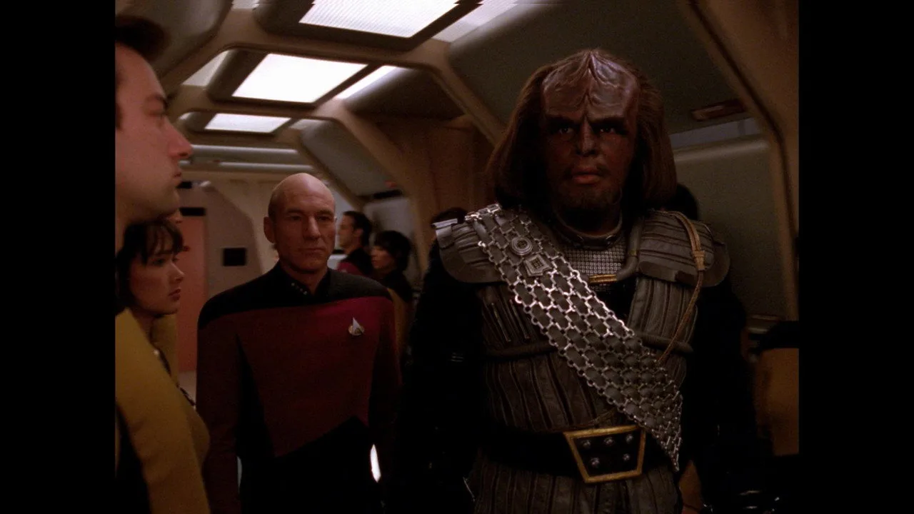 Imagem de Star Trek: The Next Generation — Star Trek TNG "Cause and Effect" gera confusão na TV de 1992
