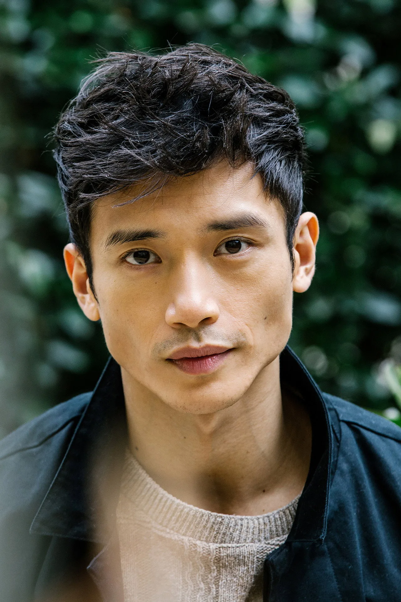 Imagem de Manny Jacinto — Manny Jacinto só volta a Star Wars se a equipe completa permanecer