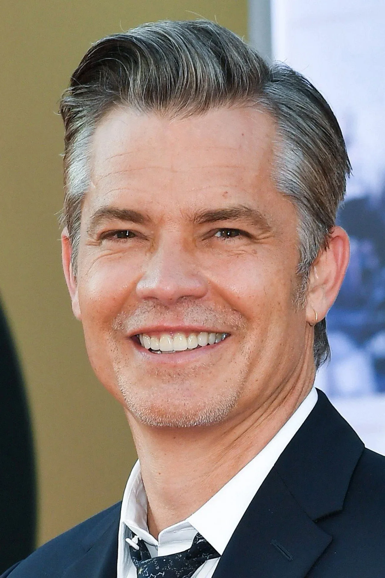 Imagem de Timothy Olyphant — Timothy Olyphant revela como a paternidade moldou seu papel em Lucky (