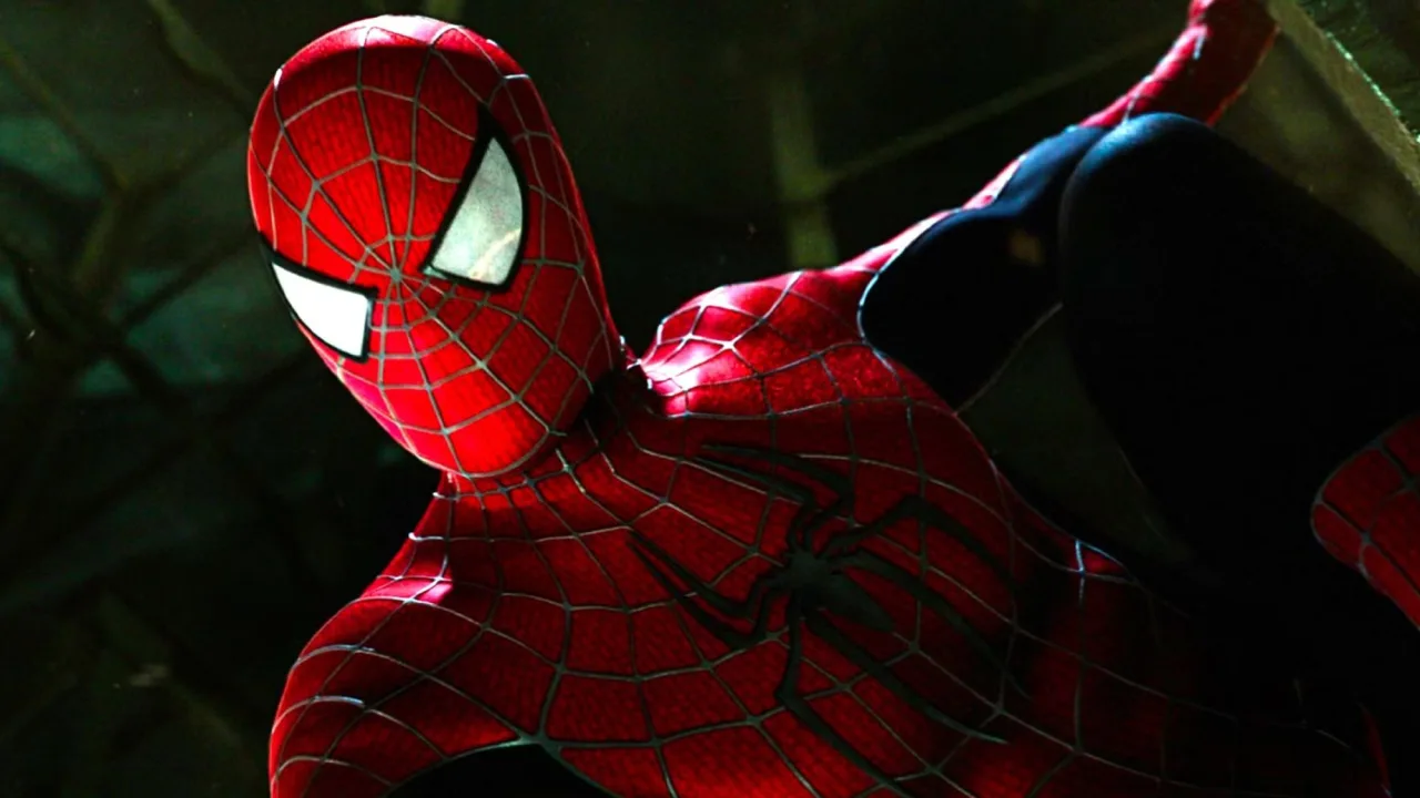 Imagem ilustrativa: Tobey Maguire pode aparecer em Avengers: Doomsday usando o traje vermelho e dourado