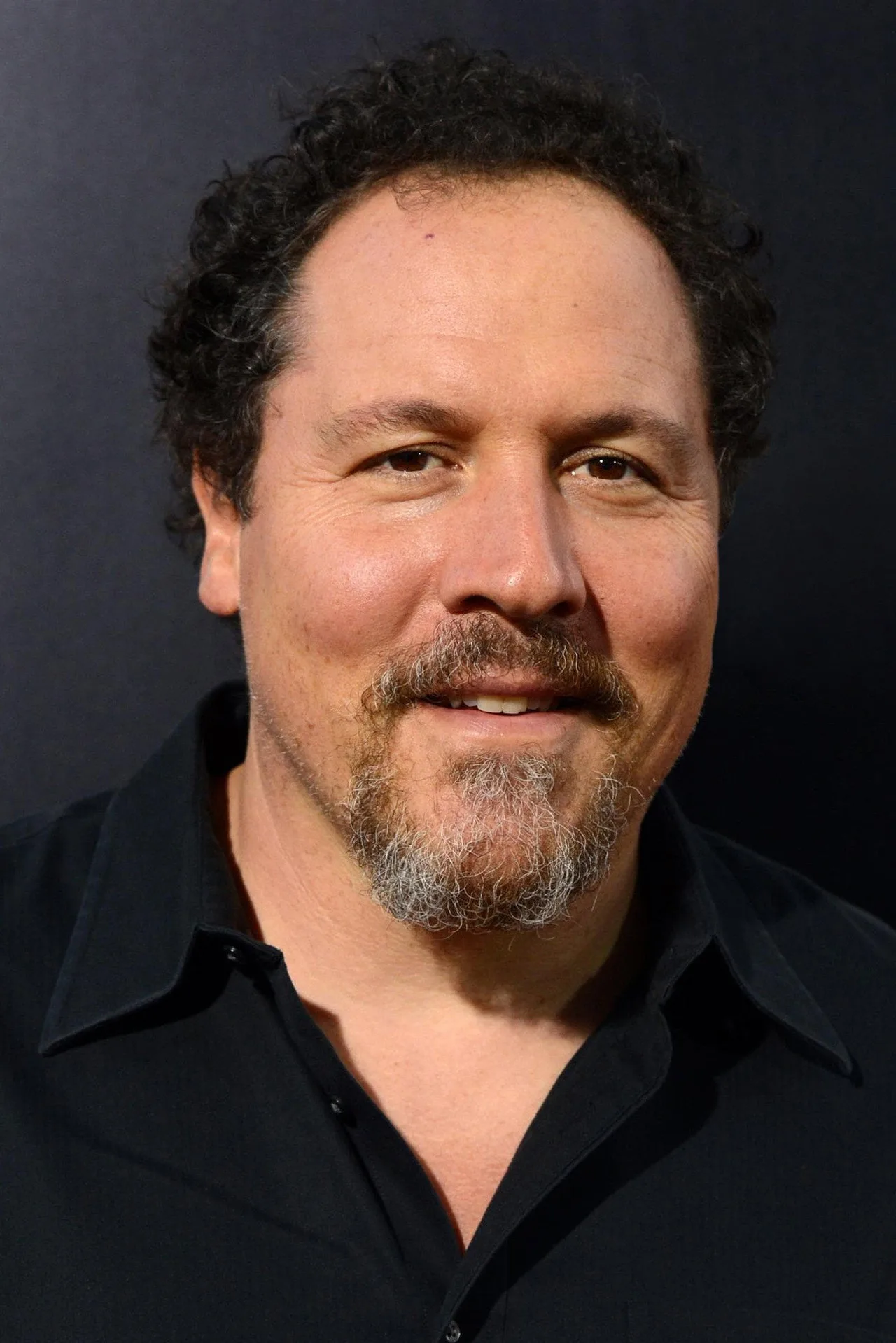 Imagem de Jon Favreau — Jon Favreau quase dirigiu o piloto de Young Sheldon