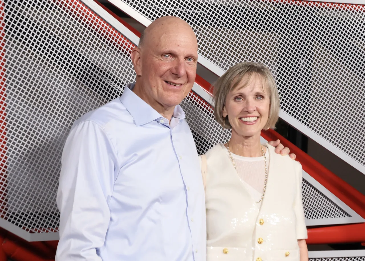 Imagem ilustrativa: Doação de US$ 80 milhões de Ballmer à NPR impõe condições inéditas à emissora