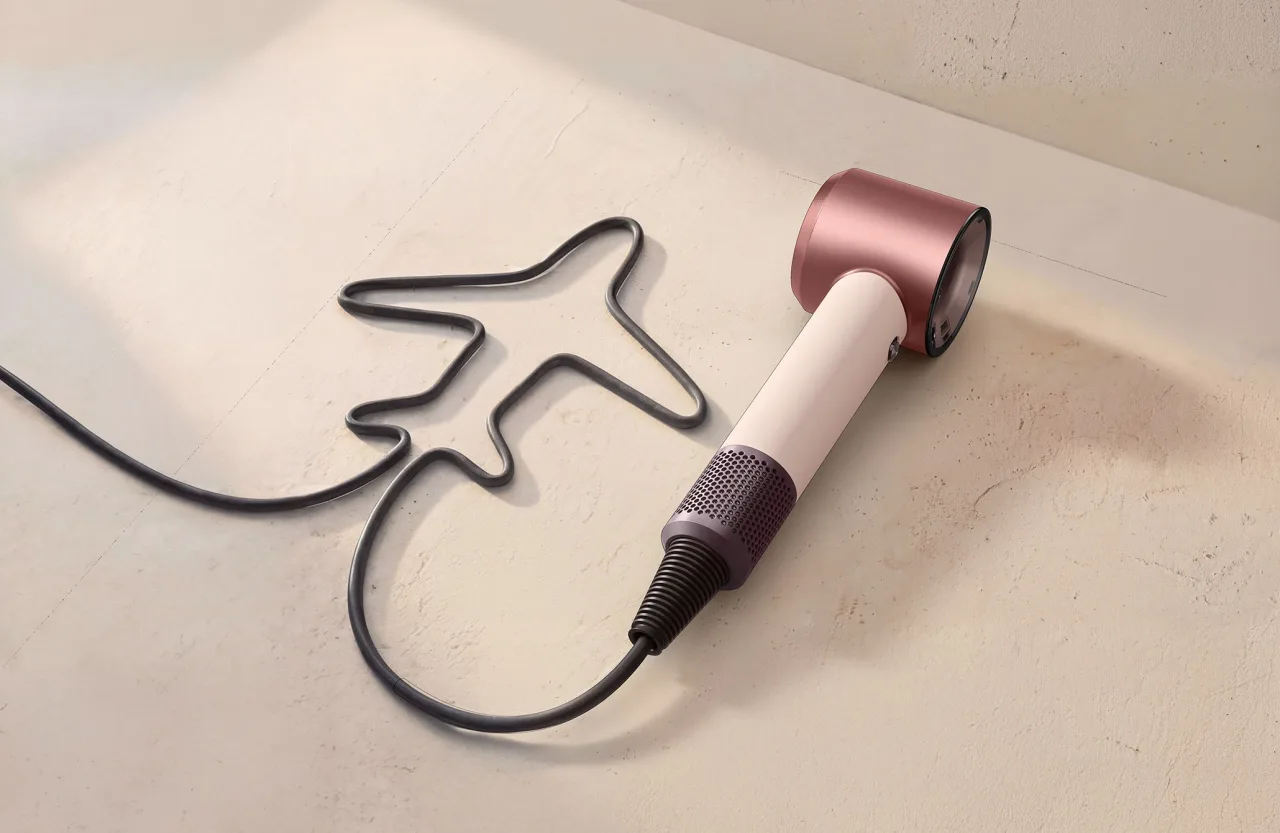 Imagem ilustrativa: Dyson relança seu icônico secador Supersonic em versão compacta para viagens