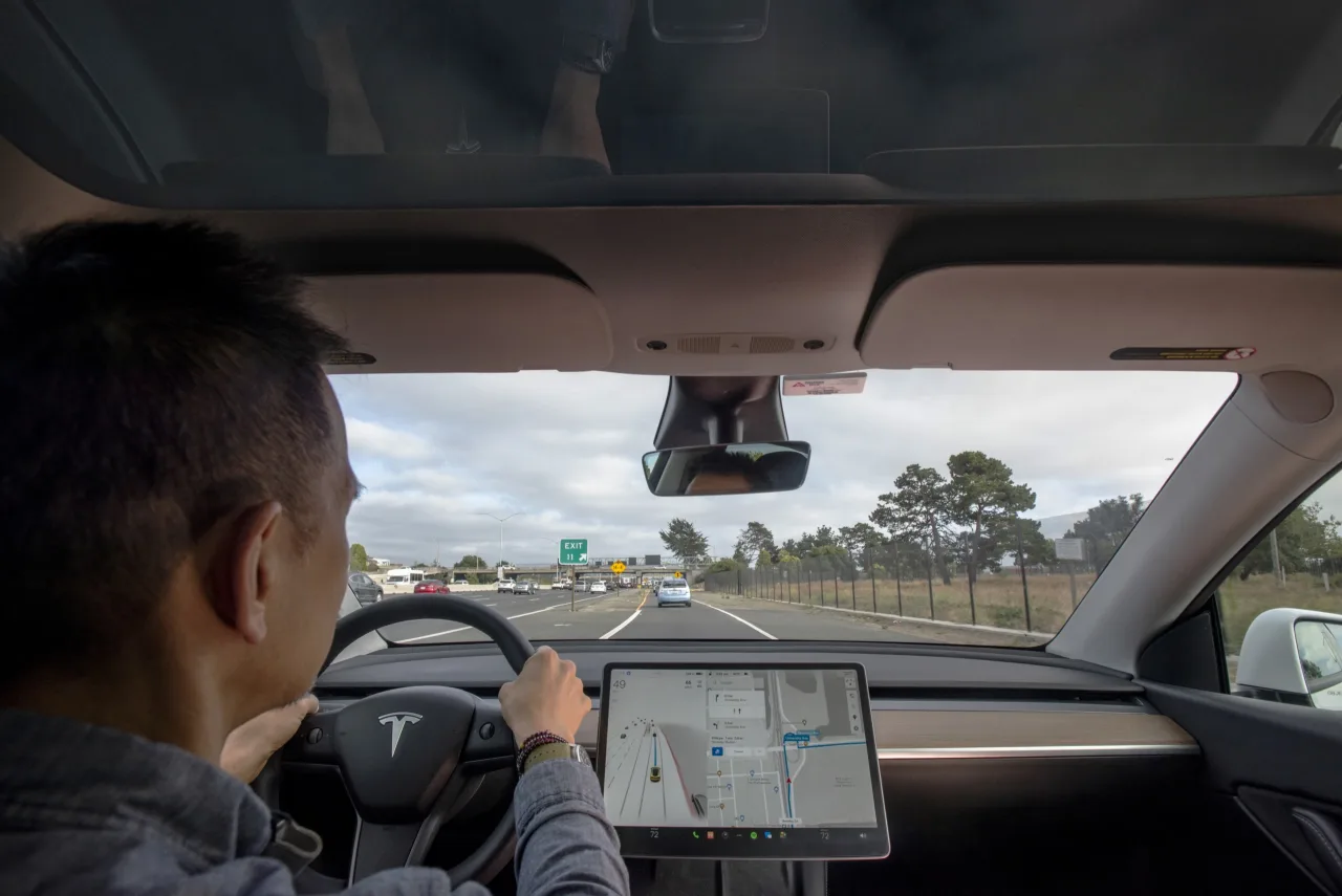 Imagem ilustrativa: Holanda sai na frente e se torna o primeiro país europeu a liberar o "piloto automático" da Tesla