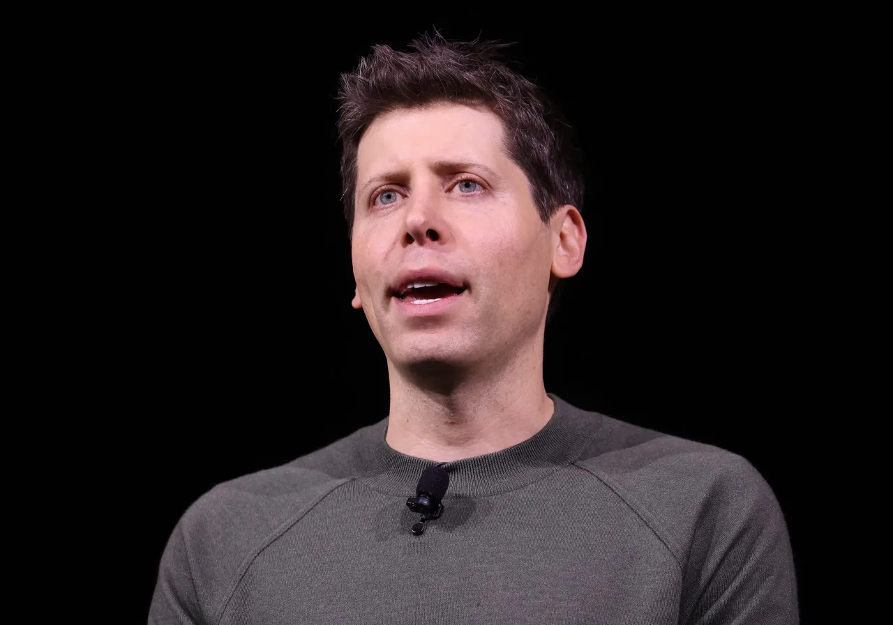 Imagem ilustrativa: Homem de 20 anos é preso após atacar casa de Sam Altman com coquetel molotov