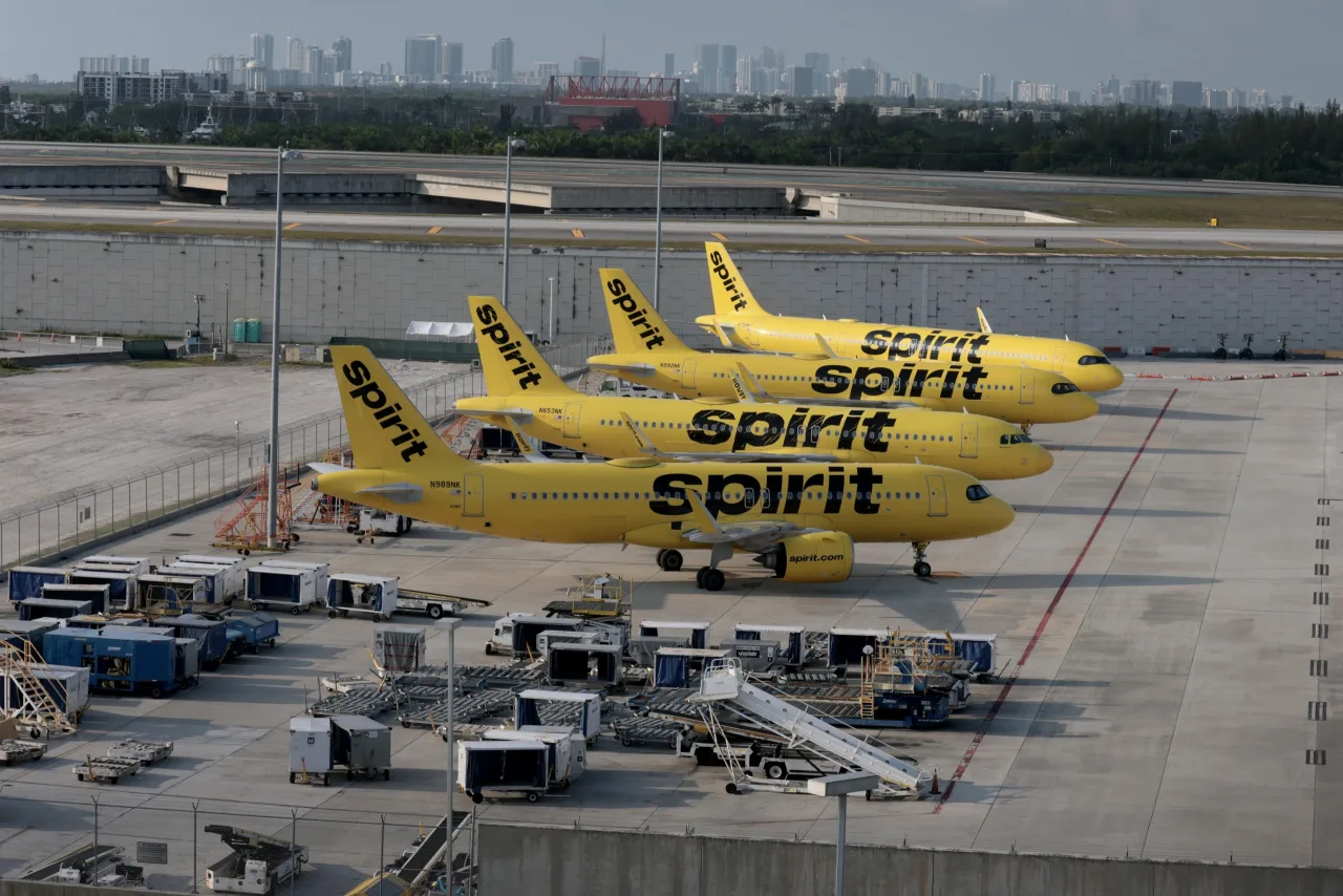 Imagem ilustrativa: Efeito dominó: Guerra de Trump contra o Irã dispara preço do combustível e leva Spirit Airlines à fa